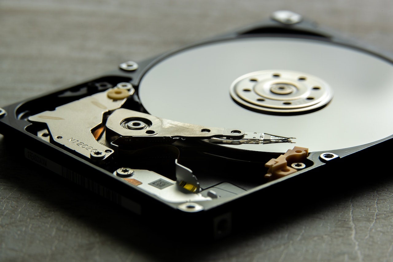 Восстановление данных с жесткого диска: Технологии и Подходы